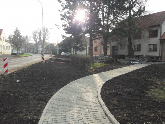 Oprava chodníku ulice Tyršova a stavba nového v ulici Pod Vinohrady