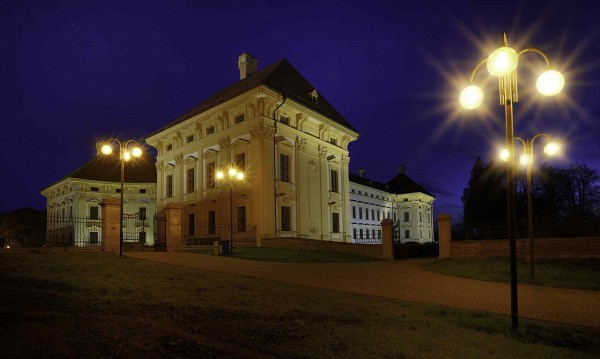 Zpřístupnění valů zámeckého parku, nasvícení zámku a vybudování výtahu